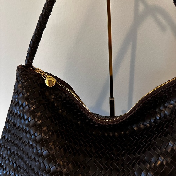 Madewell signature leather woven shoulder bag. Brown leather. - Picture 5 of 10